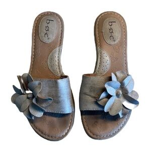 Sz8 BOC Tan wide strap flat sandals with a flower embellishment EUC